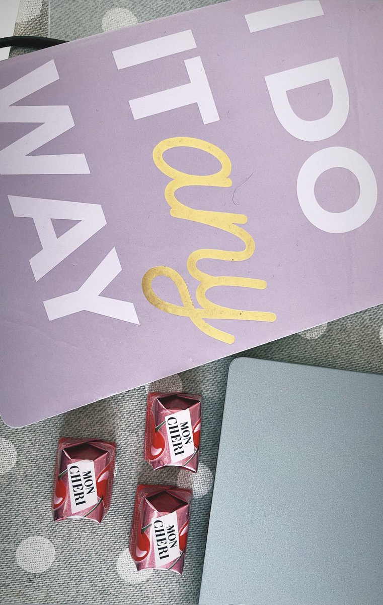 taija_myyra's tweet image. Työhommia tänään. Aika ihana palata arkeen! ☺️ #rutiinit #arki #lempihommat