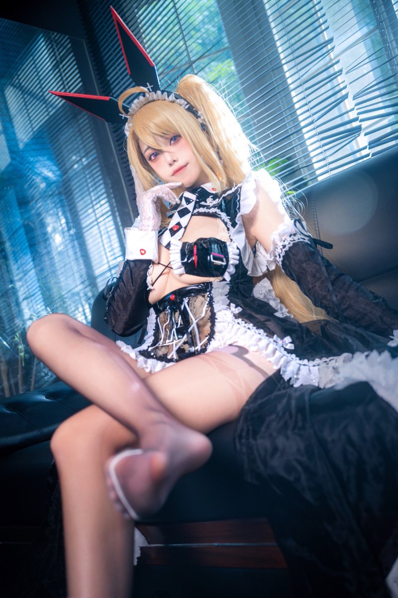 #crosscore #交错战线 #咎瓦尤斯 

「…….睡着了么，姑且把我的披风盖在你身上吧….….看起来很搭呢」 https://t.co/GCLkdr3OL4