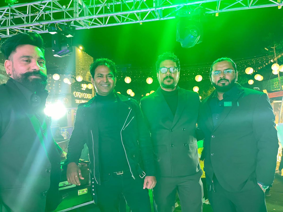 Eventossconnect's tweet photo. #TeamEventoss brewed up a magical New Year's Eve!  Filled with laughter, sparkle, and a dash of caffeine at #53CafeHouse, it was a night worth celebrating.

#NewYear #NewBeginning #2k24 https://t.co/sJWTeufisc
