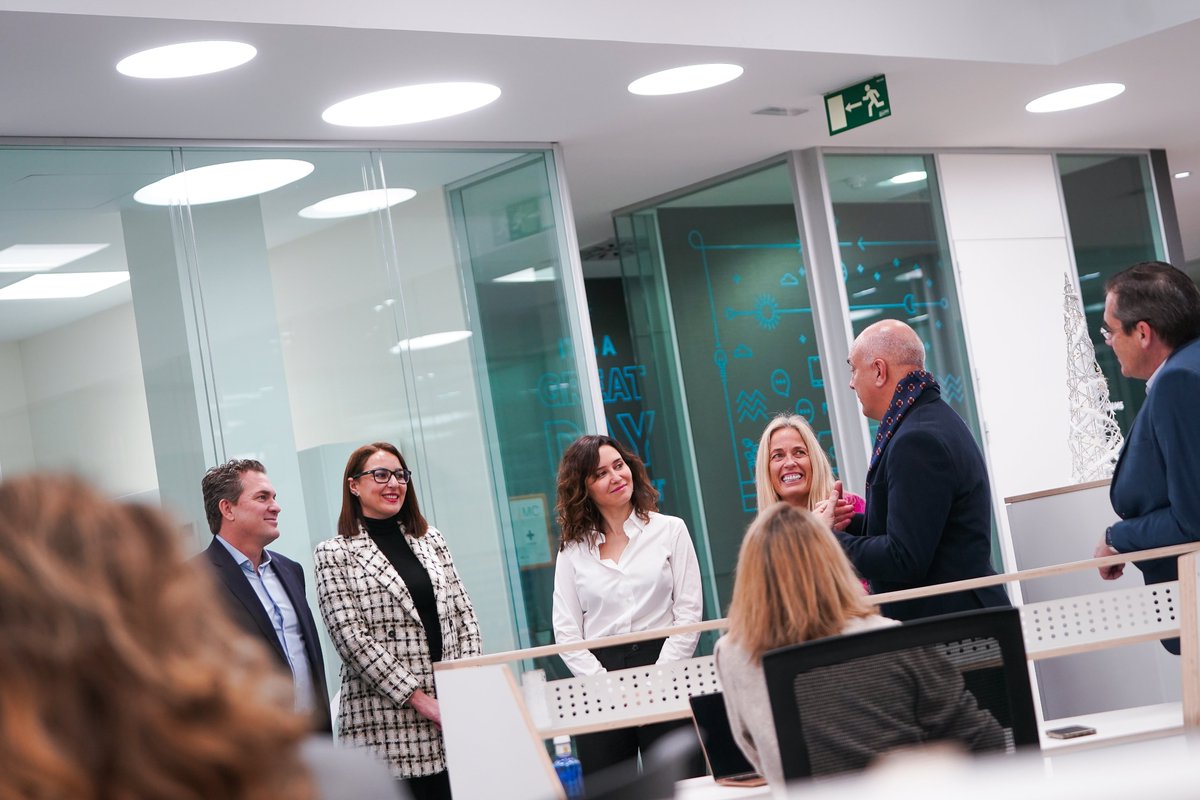 Qualipharma's tweet image. 📢 Hoy hemos tenido el placer de recibir en nuestras oficinas a la Presidenta de la Comunidad de Madrid, @IdiazAyuso con motivo de la inauguración de la marca NET-PHARMA HUB.
 
#Qualipharma #NetPharmaHub #IsabelDiazAyuso #Alcobendas #IndustriaFarmacéutica