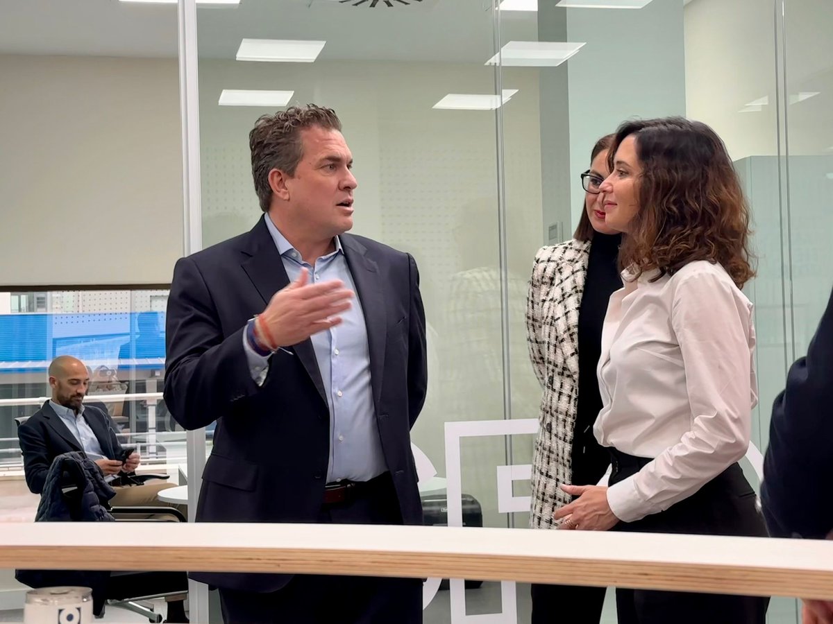 Qualipharma (@qualipharma) on Twitter photo 📢 Hoy hemos tenido el placer de recibir en nuestras oficinas a la Presidenta de la Comunidad de Madrid, <a href="/IdiazAyuso/">Isabel Díaz Ayuso</a> con motivo de la inauguración de la marca NET-PHARMA HUB.
#Qualipharma #NetPharmaHub #IsabelDiazAyuso #Alcobendas #IndustriaFarmacéutica 📢 Hoy hemos tenido el placer de recibir en nuestras oficinas a la Presidenta de la Comunidad de Madrid, <a href="/IdiazAyuso/">Isabel Díaz Ayuso</a> con motivo de la inauguración de la marca NET-PHARMA HUB.
#Qualipharma #NetPharmaHub #IsabelDiazAyuso #Alcobendas #IndustriaFarmacéutica