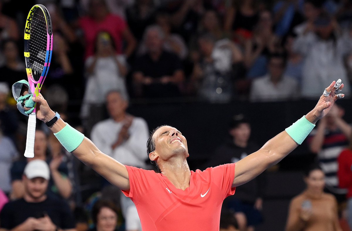 BATennisCom's tweet photo. Volvió! Volvió en un gran nivel, no pareció estar casi un año fuera de la cancha, volvió reinventado.
Rafael Nadal Parera 🇪🇸 gano 1R del ATP de Brisbane a Dominic Thiem 🇦🇹 7- 6 6-1.
No es lo mismo llamar al leon, que verlo venir. https://t.co/dEA32UULoa