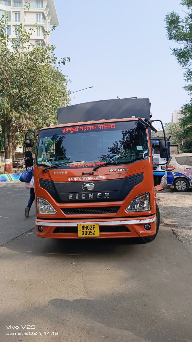 RajuDevendra14's tweet photo. Bmc के वेस्ट अतिक्रमण विभागाच्या कर्मचाऱ्यांच्या हलगर्जीपणामुळे एक शालेय मुलगी जखमी झाली आहे मुलीला कूपर हॉस्पिटल मध्ये अ‍ॅडमिट करण्यात आले. याच्यावर कार्यवाही झाली पाहिजे.@mybmcwardKW @mybmc @MumbaiPolice @ManishDhuri14 @mnsadhikrut https://t.co/vBIfiT9kaD