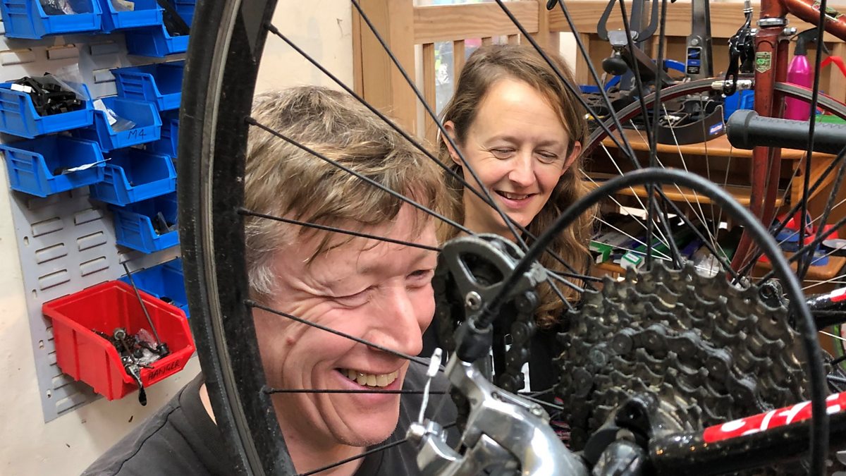 📻 Tune in today at 11:30 on @BBCDevon for an interview with Totnes Bike Hub CIC, a Devon on Earth grantee. Discover how they're making a positive impact on the environment and bringing communities together through cycling initiatives. 🚲 bbc.co.uk/programmes/p0h…