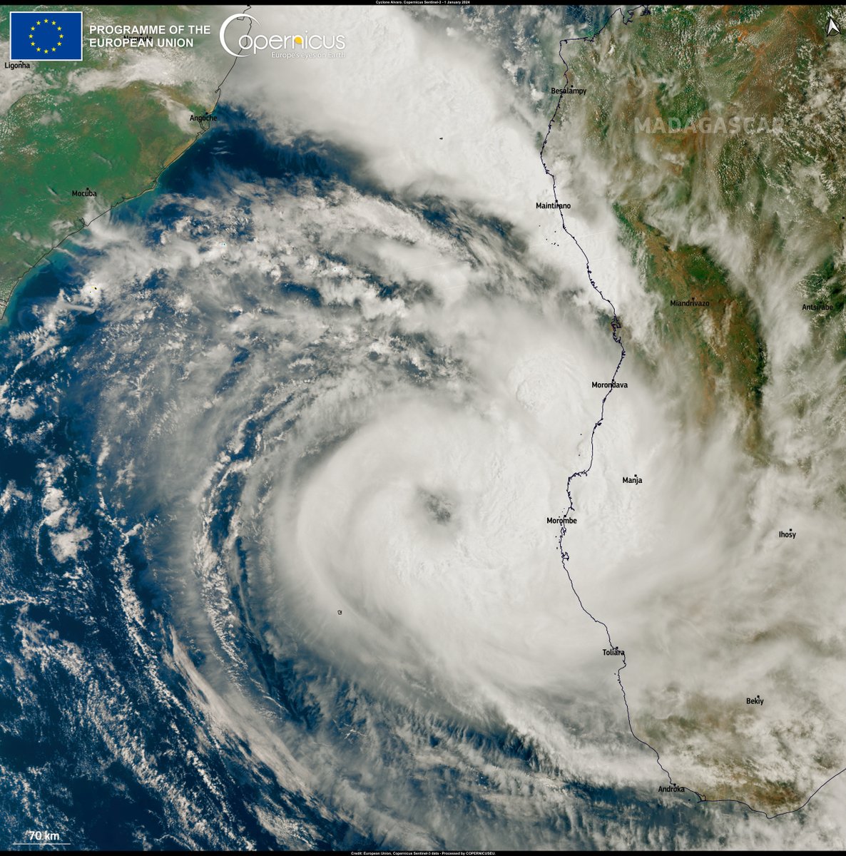 CopernicusEU's tweet photo. #ImageOfTheDay
#Alvaro was the first #cyclone of 2024 🌀
It made landfall near #Morombe in #Madagascar 🇲🇬 last night
⬇️#Copernicus #Sentinel3 🇪🇺🛰️ image acquired yesterday, 1 January, while #CycloneAlvaro was in the Mozambique Channel https://t.co/YxxDVYwhll