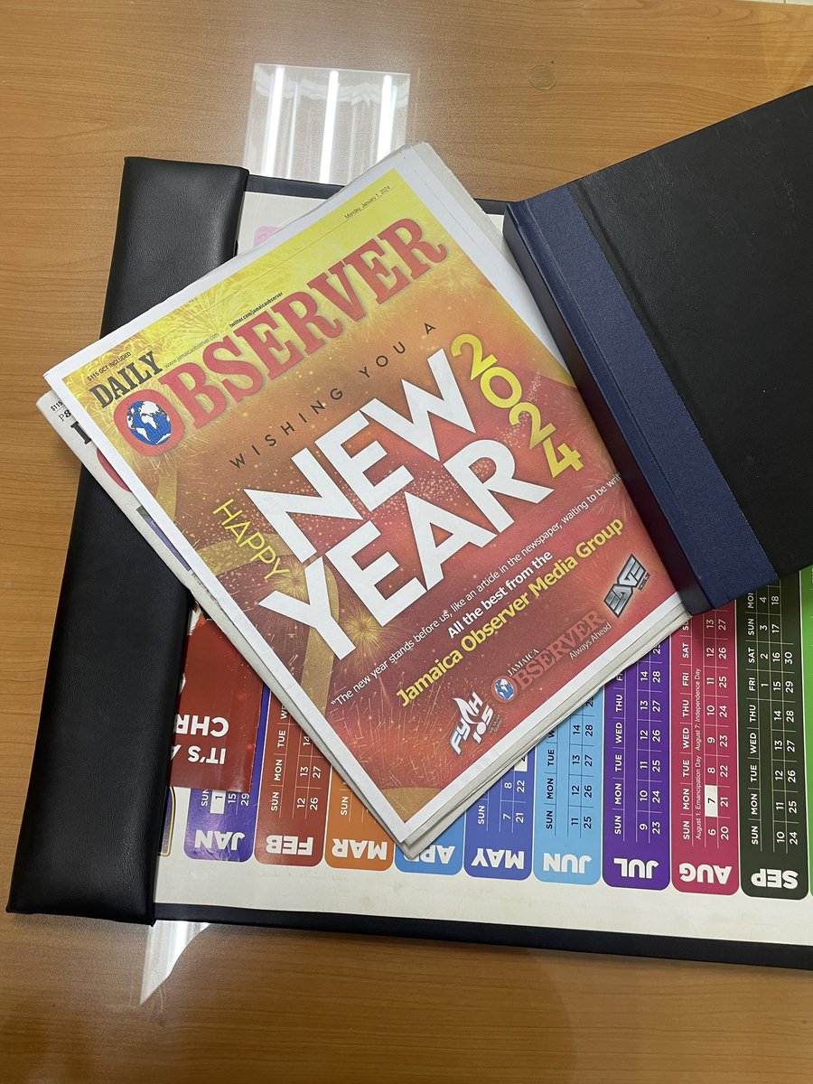 CreativesRights's tweet photo. Happy New Year from my desk to yours🎊 I hope you all have a Year filled with art and inspiration (and law) https://t.co/4eCyfyeC34