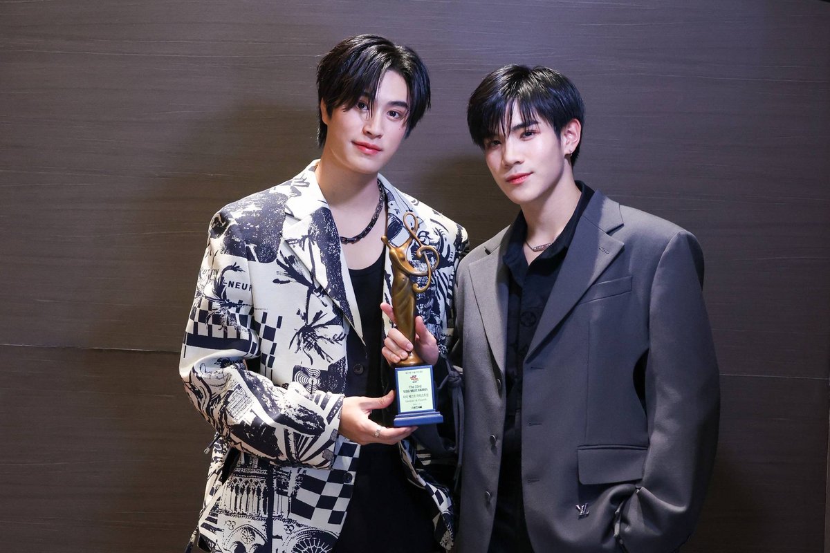GMMTV's tweet photo. 🎉ขอแสดงความยินดีกับ “เจมีไนน์-โฟร์ท” ที่คว้ารางวัล “THAI BEST ARTIST AWARDS” จากงานประกาศรางวัล “THE 33rd SEOUL MUSIC AWARDS” นะคะ

#GeminiFourthSMAinBKK #33rdSeoulMusicAwardsinBKK
#GMMTV https://t.co/Y5XvnraXaD