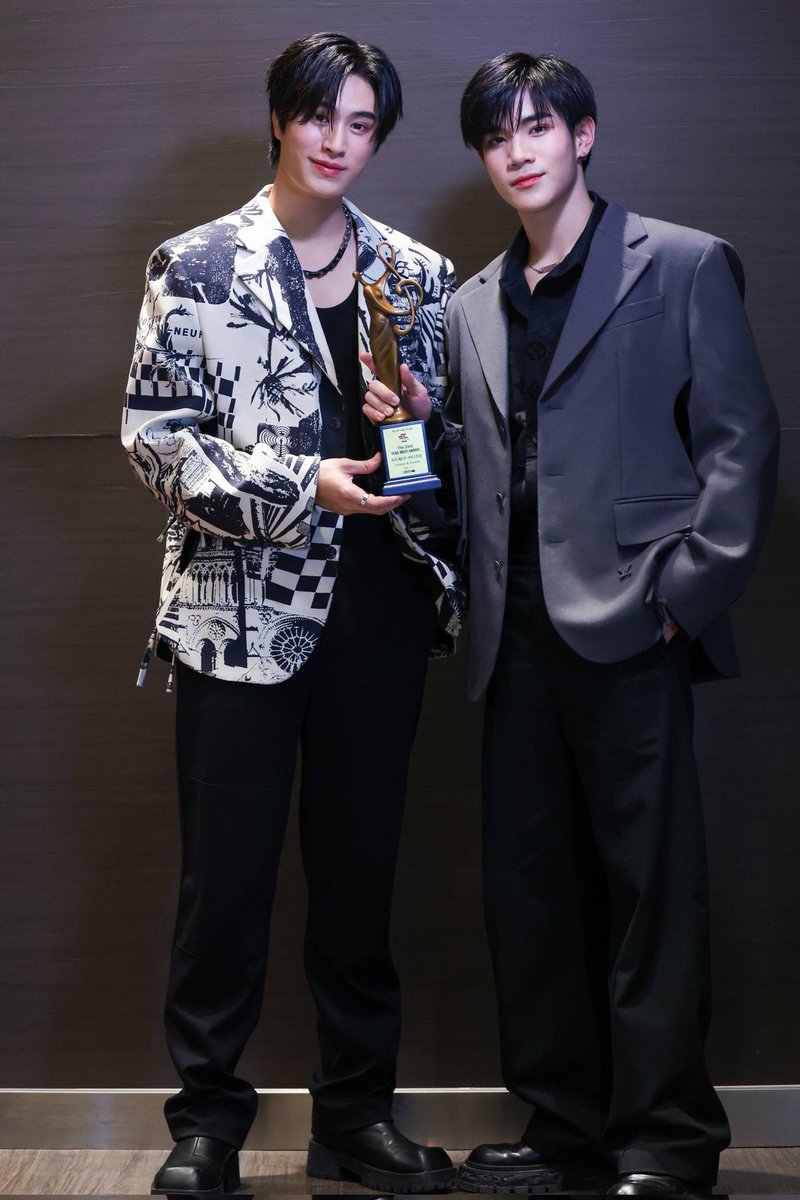 GMMTV's tweet photo. 🎉ขอแสดงความยินดีกับ “เจมีไนน์-โฟร์ท” ที่คว้ารางวัล “THAI BEST ARTIST AWARDS” จากงานประกาศรางวัล “THE 33rd SEOUL MUSIC AWARDS” นะคะ

#GeminiFourthSMAinBKK #33rdSeoulMusicAwardsinBKK
#GMMTV https://t.co/Y5XvnraXaD