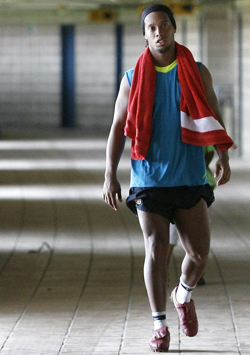 10Ronaldinho's tweet photo. Chega de férias... hora de trabalhar kkkkkkk 💪🏾💪🏾
Em breve vou anunciar os próximos capítulos desta aventura!!! https://t.co/TZ7D17ujT5