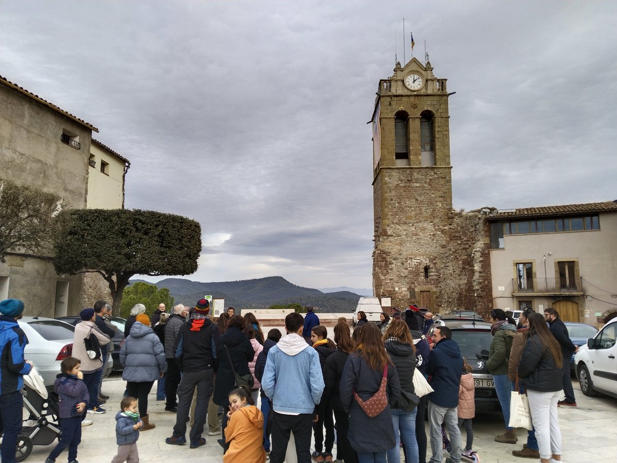 ernestclotet's tweet photo. Matí molt reconfortant escoltant a en @acases i @Girbi_ 
La història s'ho val, i la @RevoltaBurots ,ben emmarcada, ha de ser passat i futur del poble.
El fil està engegat, li donem continuïtat?
Seguim a la tarda i preparem-nos per mirar més enllà. https://t.co/QMkM4kY5lS