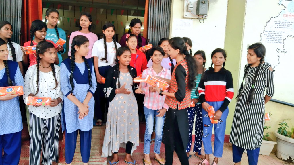 abvpcg's tweet photo. "नारी तू नारायणी" छात्रा संपर्क अभियान के निमित्त महासमुंद विभाग के धमतरी जिले द्वारा निशक्त दिव्यांक छात्रावास में छात्राओं से संपर्क किया गया। साथ ही छात्राओं के बीच ऋतुमति अभियान चलाया गया। https://t.co/WaDcIPkL8H
