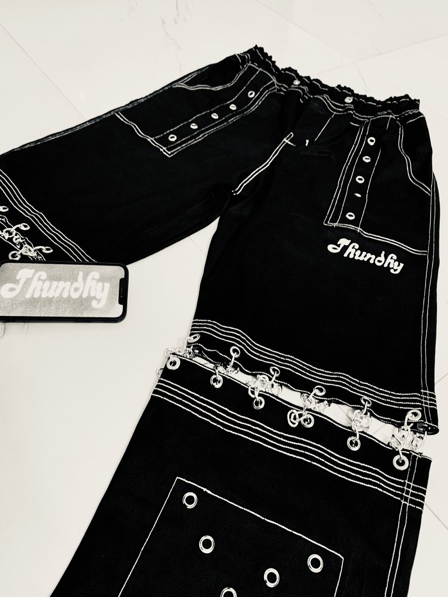 fhundhy's tweet photo. 2.1.24

i am bringing what i do to twitter for a wider reach and more sales. i design and sew affordable pants, hoodies, complete tracks. unique cause i make the designs myself, just come to me and you’d get what you want #NewBeginnings https://t.co/5stU7i4ytU
