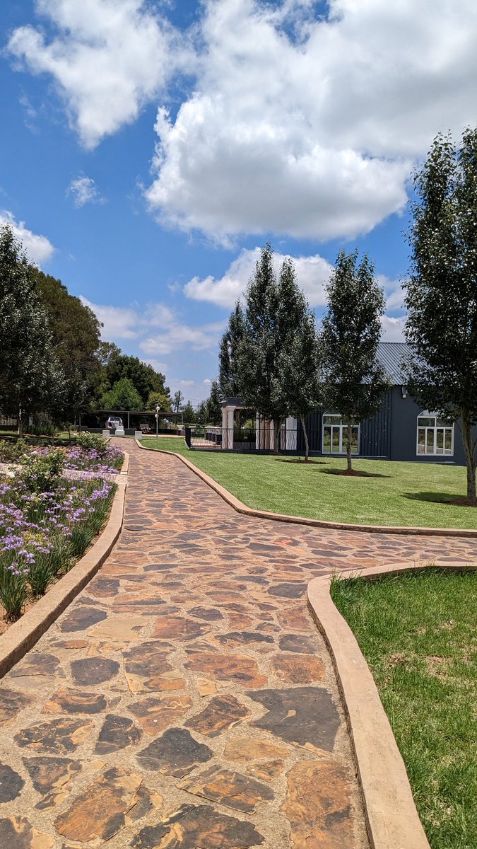 Yvette_Aloe's tweet photo. I found the most beautiful black owned wedding and events venue in Bronkhorstspruit just about 40-50 minutes from Pretoria, it's called Meander Estate🥰. They also have lovely accommodation and really great service. Let's support them beloveds. https://t.co/PlRQGpnuyI