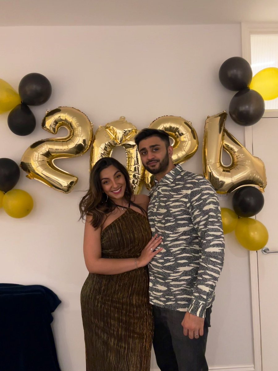 mnaatasha's tweet photo. 2024 🥂💗 https://t.co/nJpiBCZGz6