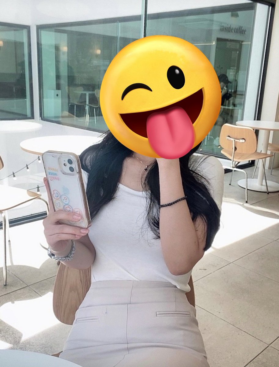 여러분은 노출이 좀 있는 사진이 좋으신가요? 아님 일상사진이 좋으신가요? 디엠을 받아보니 일상적인 평범한 사진이 더 야하게 느껴진다는 의견이 좀 있어서요!
#네토 #ntr #네토부부