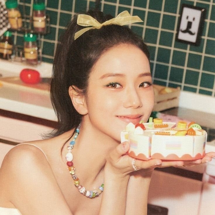 BPGlobalNews's tweet photo. 29 years ago, Kim Jisoo was brought into this world!

Let's celebrate by using the following tags:
 
HAPPY JISOO DAY
#OurPreciousJISOODay 
#꽃향기_가득한_지수생일_왔단다 @BLACKPINK https://t.co/2fiZ1dwOuQ
