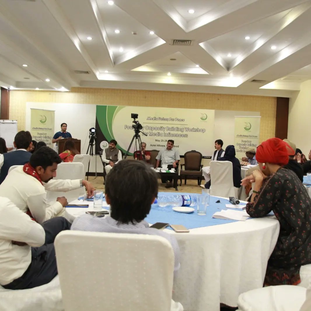 HiVoices_'s tweet photo. @hivoices_ team member Dherminder Kumar participate in Four Day Capacity Building workshop for Media Influencer at Islamabad by Peace and Education Foundation he also receiving Certificate with former Chairman Pakistan Electric Media Regulatory Authority Absar Alam.
#hivoices https://t.co/gKSTGJMIdP