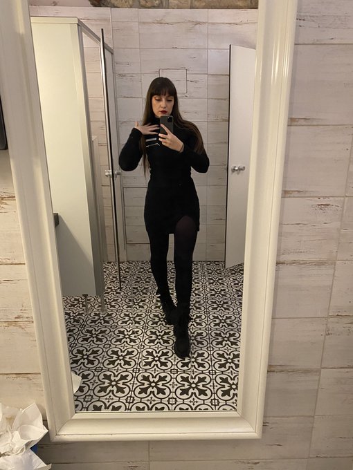 Who will be my first wishtender of the year 🥰 https://t.co/lRlyo1U6Bv
