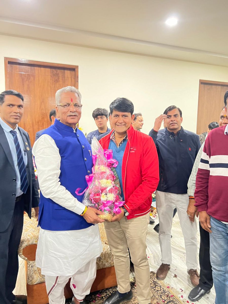 ramlalsharmabjp's tweet photo. भाजपा परिवार के वरिष्ठ सदस्य,कुशल संगठनकर्ता, छत्तीसगढ़ प्रभारी आदरणीय श्री @OmMathur_bjp जी भाई साहब से जयपुर स्थित आवास पर शिष्टाचार भेंट कर जन्मदिन की बधाई व शुभकामनाएं दी ।।

भाई साहब मैं आराध्य श्री वीर हनुमान जी से आपके उत्तम स्वास्थ्य और सुदीर्घ व यशस्वी जीवन की कामना करता हूँ।

 #Rajasthan