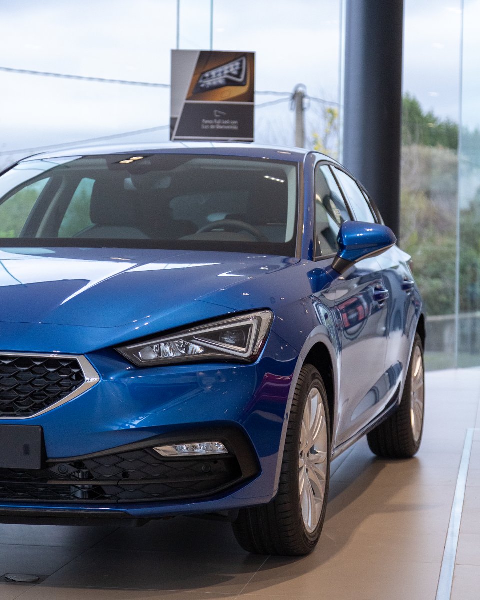 _Asturiasmotor's tweet photo. ¡Vive la emoción en azul! 💙 Descubre el SEAT León: un derroche de estilo y personalidad que despierta pasiones en cada kilómetro. 🚗✨ Sé el centro de atención en cada calle y lleva contigo la esencia del dinamismo y la elegancia. https://t.co/L7ZX6IKjkZ