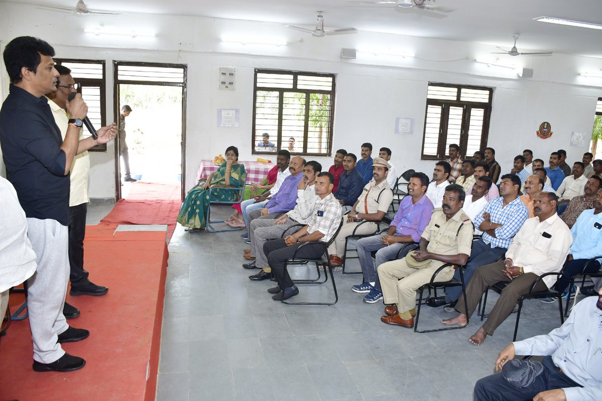 7thBnTSSP's tweet photo. New Year Celebrations-2024 conducted at
@7thBnTSSP
in presence of Sri B. Ram Prakash, Commandant. Participated all officers and men.
@tsspbnshq
#NewYear2024  #TSPolice https://t.co/AHSUTfc5ux