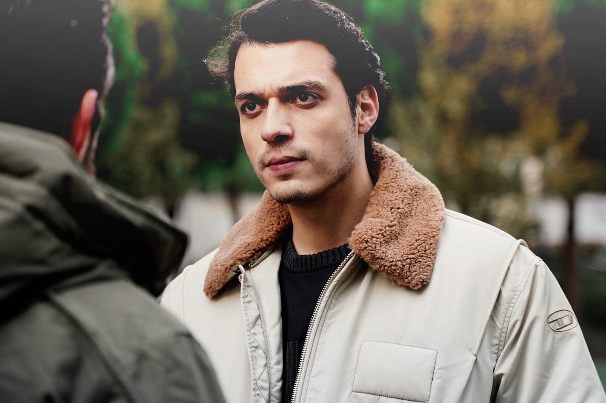 picsofali's tweet photo. Karizma seviyesi halis mi..🫠 

#AliÖnsöz | @theonsoz https://t.co/DHoaRyFXhe