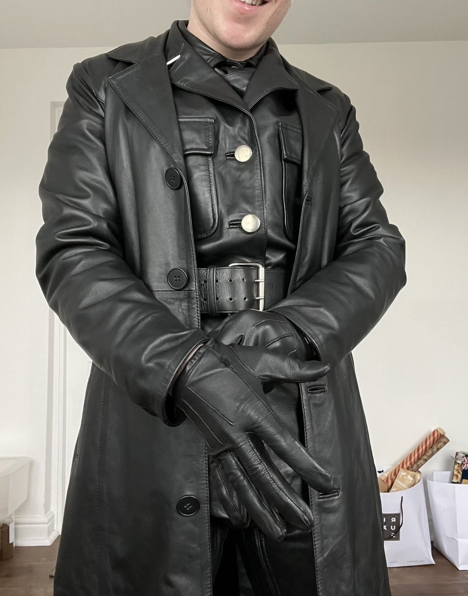 LeatherSir98's tweet photo. Bow down boys, worship every inch of my body and fill my pockets with your cash! Who wants to start the year off with a bang! DM me 😈

#leather #leathermaster #findom #cash #humanatm #gay #cashboy https://t.co/hEiFESJakS