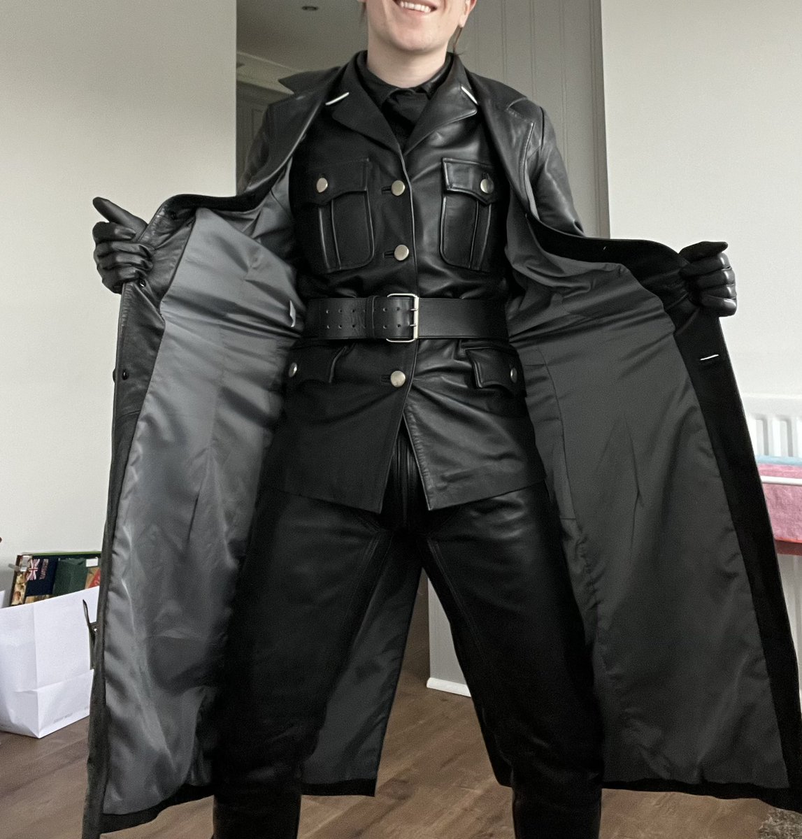 LeatherSir98's tweet photo. Bow down boys, worship every inch of my body and fill my pockets with your cash! Who wants to start the year off with a bang! DM me 😈

#leather #leathermaster #findom #cash #humanatm #gay #cashboy https://t.co/hEiFESJakS