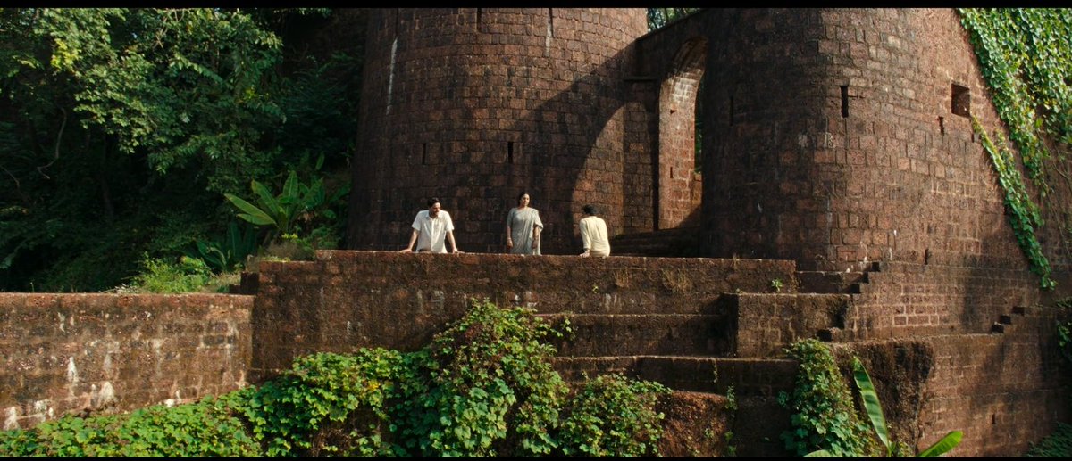 saranram's tweet image. கொஞ்சம் பொறுமையோடு பார்த்தால் வித்தியாசமான திரை அனுபவம். `பாதாள் லோக்&apos; தந்த மனிதரிடமிருந்து மென்மையான, நுட்பமான, ஆழமான சினிமா! 
ஒளிப்பதிவாளன் இயக்குநரானால் என்னவாகும்..? அற்புதங்கள் நிகழும். ஷெஃபாலி ஷா...என்ன ஒரு அற்புதமான நடிகை! ♥️ #shefalishah #AvinashArun #ThreeOfUs #Netflix