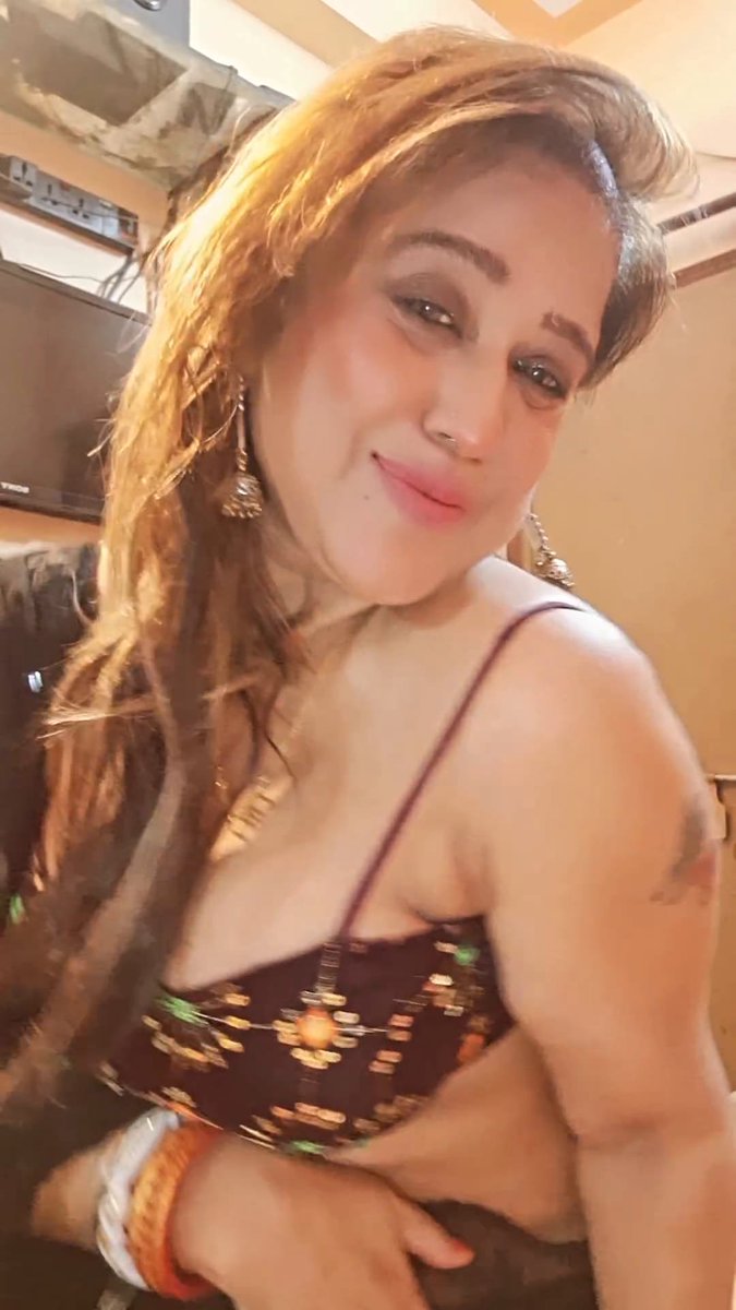 SareeBeuty's tweet photo. BLACK @ICONOCLASTIAE @DakshaOfficial @sareebeauty2 @sareebeauty @lusty69699 @Latha4U @FunboyTelugu @Kayadulohar @YF_Videos https://t.co/sDMIQdPtK5