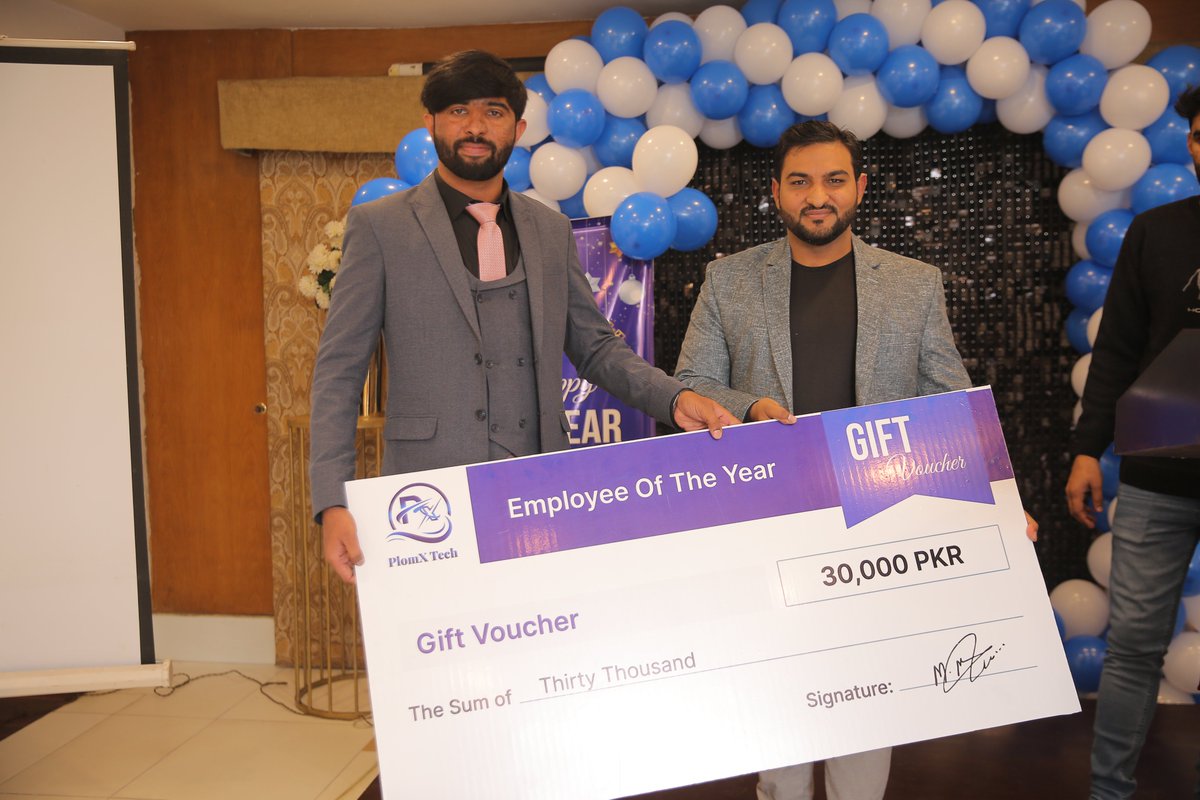 plomx_official's tweet photo. PlomX Tech is proud to reward our developers and graphic designers with gift cash price cards.
🖼Our CEO Muhammad Munir personally handed them out to show his appreciation for their hard work and creativity.
#plomxtech #cashprice #letsconnect https://t.co/Y3KpKKwL5g