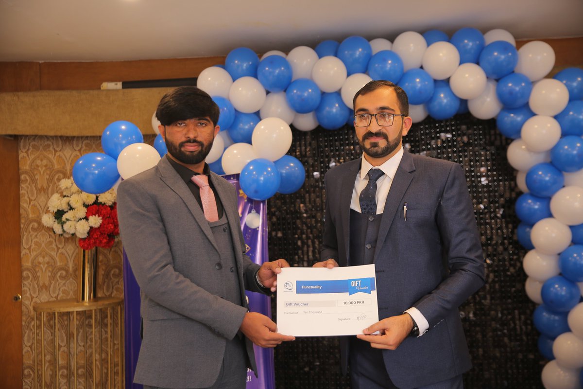 plomx_official's tweet photo. PlomX Tech is proud to reward our developers and graphic designers with gift cash price cards.
🖼Our CEO Muhammad Munir personally handed them out to show his appreciation for their hard work and creativity.
#plomxtech #cashprice #letsconnect https://t.co/Y3KpKKwL5g