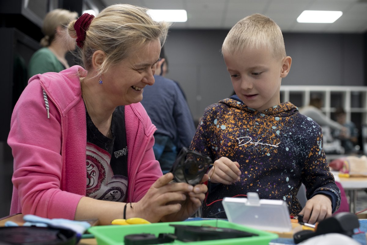 🎉 GET READY for the RETURN of Tinker | Make | Play Engineers!! 🤩🛠 🗓️ 4th & 5th Jan | 10.30am - 3.30pm | FREE | ALL AGES ⚙️ Join us, as we take everyday items apart and create magnificent creations to take home! 🛠️🧒 Let your imagination run wild 🌈