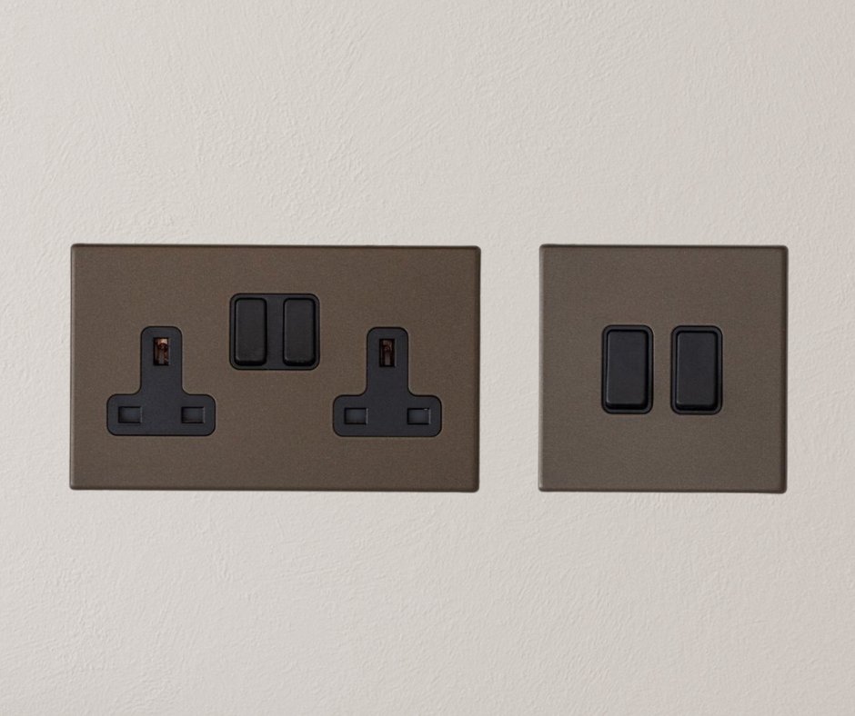 As we step into 2024, we want to thank our incredible customers for making the past year truly special. Wishing you all a fantastic year ahead! 🎉

📸 Hartland G2 in Richmond Bronze 

#HamiltonLitestat #SwitchesAndSockets #InteriorDesign #MetalFinishes #HappyNewYear