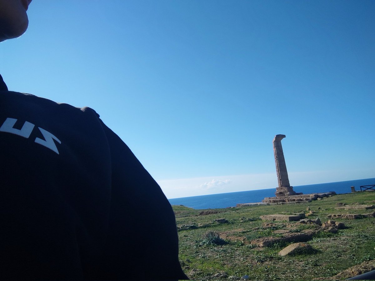 IO_e_basta__'s tweet photo. Passeggiare respirando la storia e come sfondo un mare meraviglioso ❤️
#CapoColonna
#HeraLacinia
#Crotone https://t.co/uFNRomIZ4r