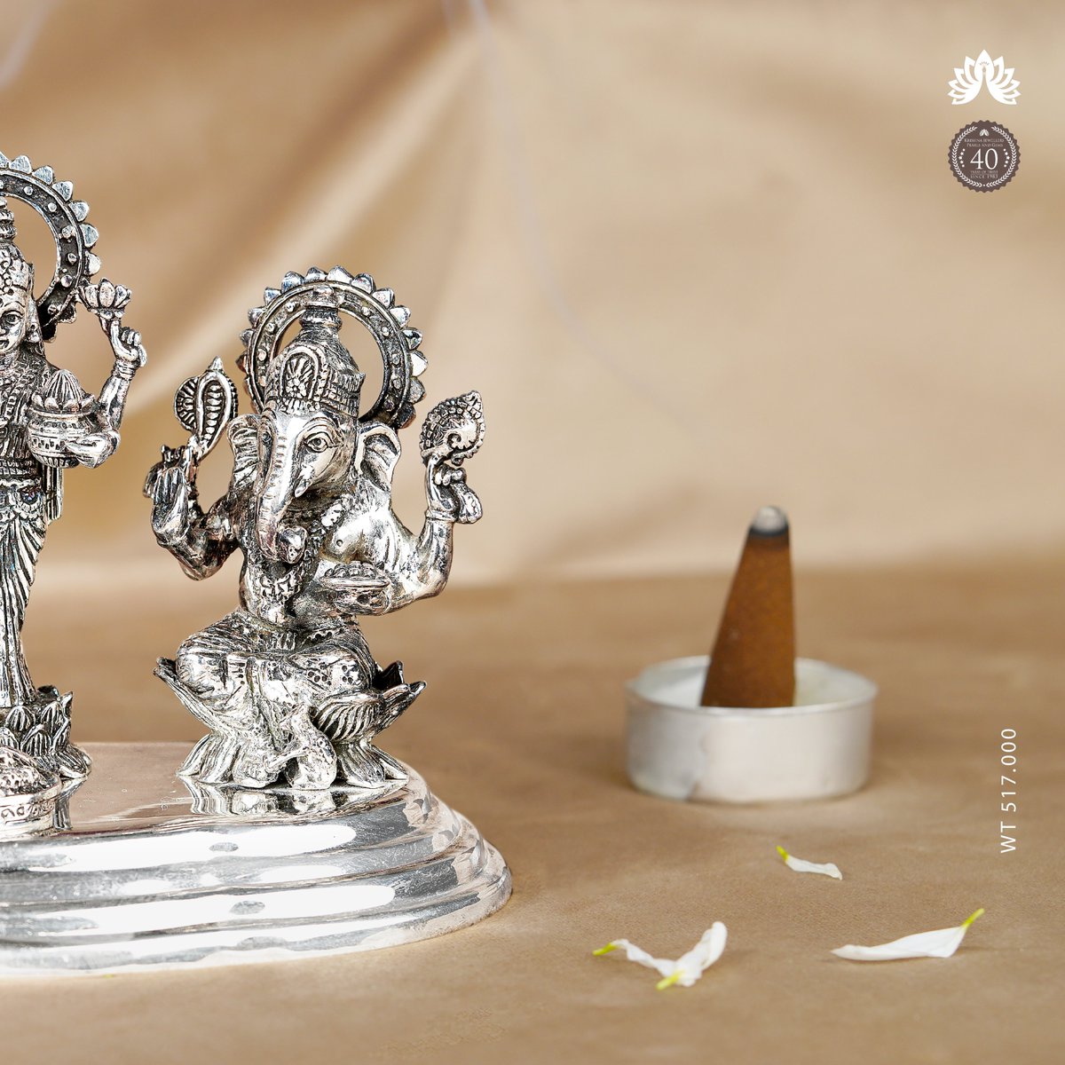 KrishnaSilver36's tweet image. ►WhatsApp Us:wa.link/bxtv
►Call/Video Call+918499011111   
Elevate your spiritual space with our divine silver idols of Ganesha, Lakshmi and Saraswathi, meticulously crafted in 92.5 ►Explore our Latest Collection instagram.com/krishna.houe.o…
#Krishnasilver #silvergodidol