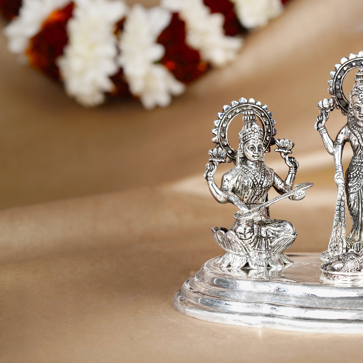 KrishnaSilver36's tweet image. ►WhatsApp Us:wa.link/bxtv
►Call/Video Call+918499011111   
Elevate your spiritual space with our divine silver idols of Ganesha, Lakshmi and Saraswathi, meticulously crafted in 92.5 ►Explore our Latest Collection instagram.com/krishna.houe.o…
#Krishnasilver #silvergodidol
