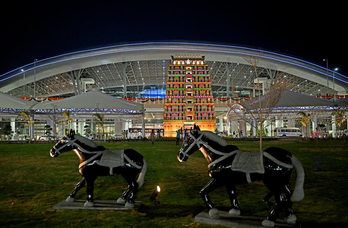 bjpneelrao's tweet image. તિરુચિરાપલ્લી ઈન્ટરનેશનલ એરપોર્ટના નવા ટર્મિનલ બિલ્ડિંગની એક ઝલક, જેનું PM શ્રી @narendramodi સત્તાવાર રીતે ઉદ્ઘાટન કર્યું.
#Vanakkam_Modi #Tiruchirappalli 
#TNWelcomesModi