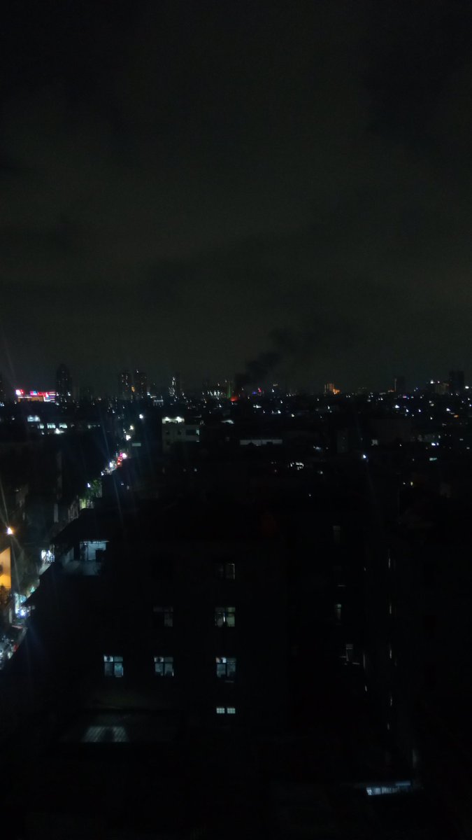Mohekkus's tweet photo. @dkifirefighter jakarta barat ada api besar didaerah jembatan besi https://t.co/8mIH1GaksY
