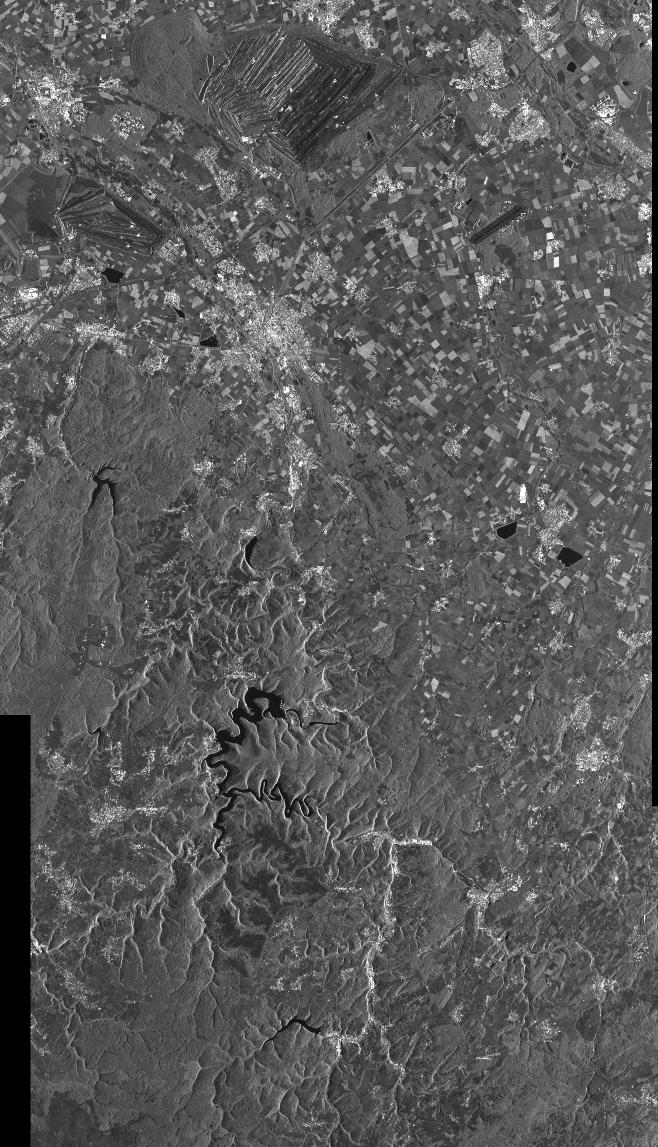 Did you know? Synthetic Aperture Radar (SAR) interferometric (InSAR) technique can detect surface deformations with millimeter-level accuracy. It's crucial for monitoring infrastructures like railways. 🛰️🚄 Data access: earth.esa.int/eogateway/cata… 📷@dlr_en @airbusspace #TerraSARX