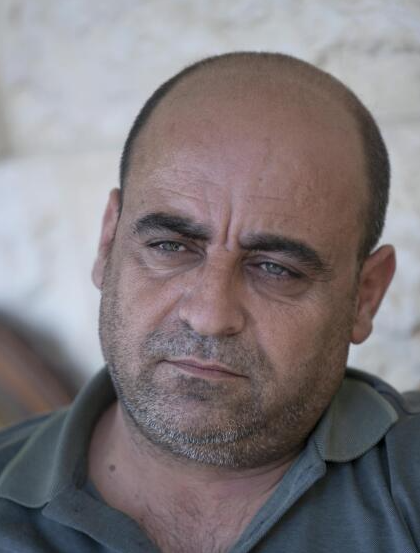 itsmichalll's tweet photo. This is Nizar Banat, a Palestinian activist and human rights defender.
Nizar spoke about corruption in the Palestinian Authority and criticized its policies. 
His leadership and presence threatened them, so the PA imprisoned him.
the next morning the PA told Banat's family that his situation deteriorated overnight and he "passed away".
When asked about the body, the PA said they already buried him.
They buried him so the family wouldn't see the marks of violence and torture that caused his death.
The PA  currently exerts partial civil control in the West Bank and in the Gaza Strip.