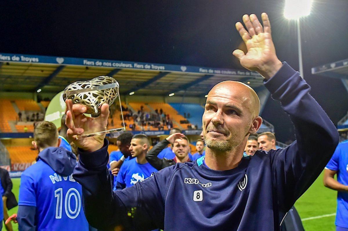 🥳 L’ESTAC souhaite un joyeux anniversaire à son ancien capitaine et meilleur buteur de l’histoire du club @NivetBenjamin ! 💙🎂 #Légende #TeamESTAC 🔵⚪️