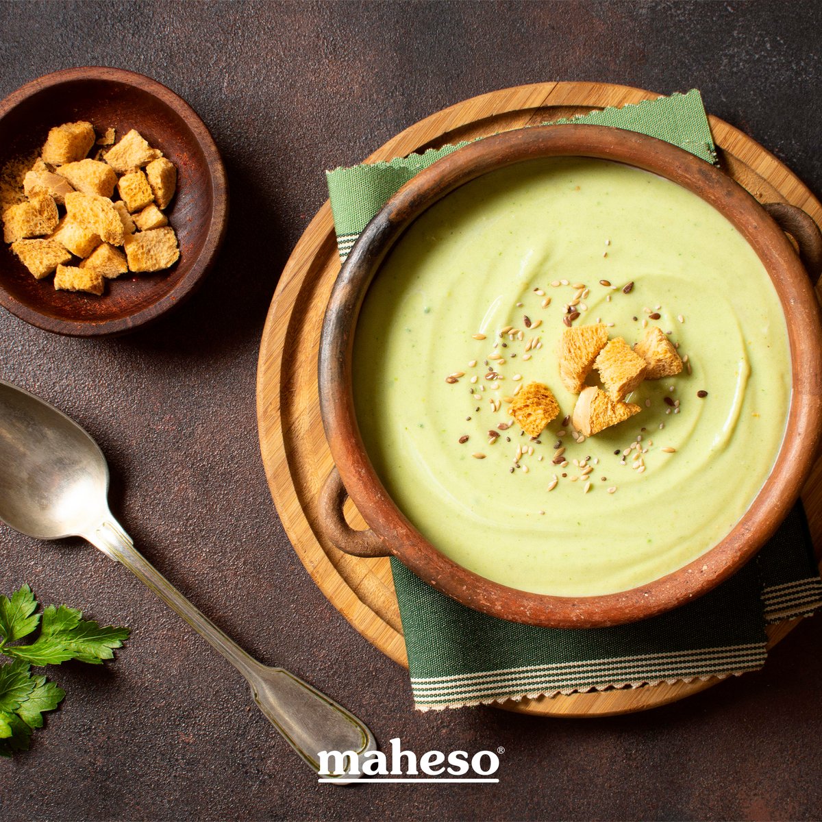 Maheso_news's tweet photo. Hoy te traemos una #receta de crema deliciosa de manzana y curry, perfecta para disfrutar entre días de #comilonas y que combina perfectamente con algún que otro bocadito crujiente como nuestros #rollitosdeprimavera o nuestras #croquetas.

¡Toma nota! #Maheso https://t.co/feKwJ4qVwY
