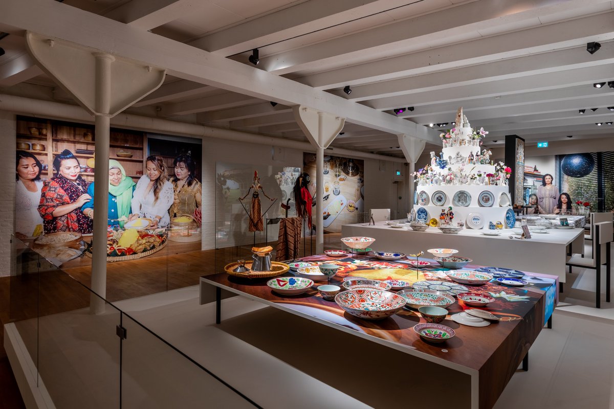 Laatste kans: alleen deze week kun je nog naar de tentoonstelling Feest! Aan de hand van twaalf uiteenlopende feesten onderzoeken we hoe er in  Nederland feest gevierd wordt, wat we vieren en met wie. Info en tickets: princessehof.nl/feest