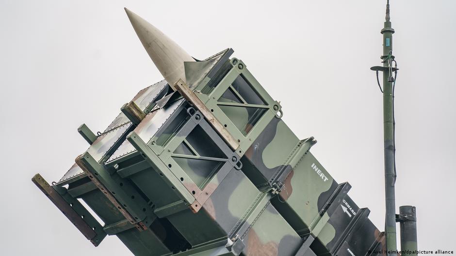 Украинским военным удалось сбить 72 воздушные цели во время отражения новой массированной атаки РФ, заявил главком ВСУ Валерий Залужный. По его словам, были сбиты все 10 запущенных по Украине ракет "Кинжал", 59 из 70 крылатых ракет Х-101, Х-555, и Х-55, а также три крылатых