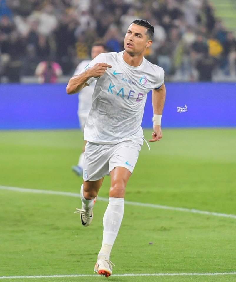 Pele retired at 37 Maradona retired at 37 Ronaldo Nazario retired at 35 Zidane retired at 34 Messi has 1 goal in MLS at 36 38 year old Cristiano Ronaldo is the top scorer of 2023 with 53 goals 🤯🔥
