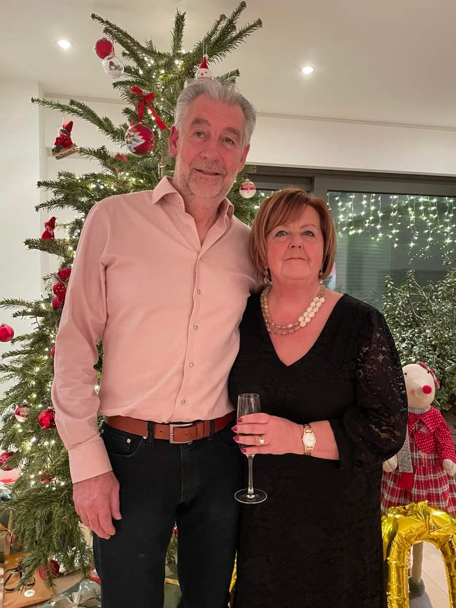 DhontC's tweet photo. Lieve volgers, dat het nieuwe jaar rijk mag zijn aan mooie dagen, en veel liefde, voorspoed en geluk mag dragen! #spetterend2024 toegewenst!! #HappyNewYear2024 💖🍾🥂🎉 https://t.co/IWml2PiaPE