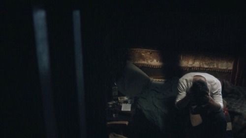 𝚝𝚑𝚎 𝚍𝚛𝚎𝚊𝚍 𝚒𝚜 𝚜𝚎𝚎𝚙𝚒𝚗𝚐 𝚝𝚑𝚛𝚘𝚞𝚐𝚑 𝚝𝚑𝚎 𝚠𝚊𝚕𝚕𝚜 𝚊𝚐𝚊𝚒𝚗. 
(𝚜𝚒𝚗𝚐𝚕𝚎 𝚜𝚑𝚘𝚝).