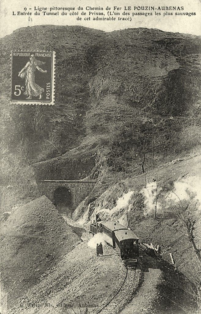 tigfi_'s tweet image. 🚉 L'Ardèche est le seul département français n'ayant aucune gare en activité. Pourtant, des trains ont sillonné ses paysages jusqu'en 1968 !

Le défi ? Me prendre en photo devant toutes les gares ferroviaires de l'Ardèche !

🧵 THREAD DES GARES FERROVIAIRES ARDÉCHOISES 👇