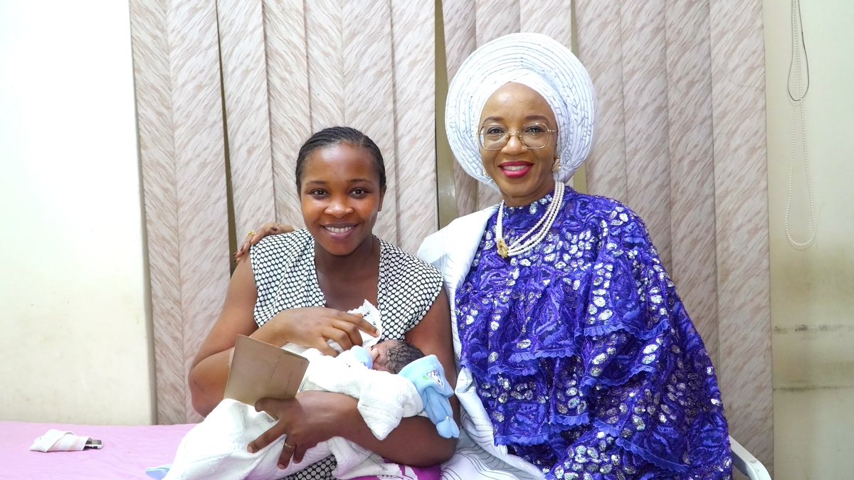 Good nutrition drives the #SDGs .
CHAI CEO Mrs Lola Alonge was at Ifako Ijaye General Hospital maternal and child care center to present gifts to the New Year babies and also encourage them to practice exclusive #breastfeeding and #family planning.
#SDGs #NewYearBaby2024